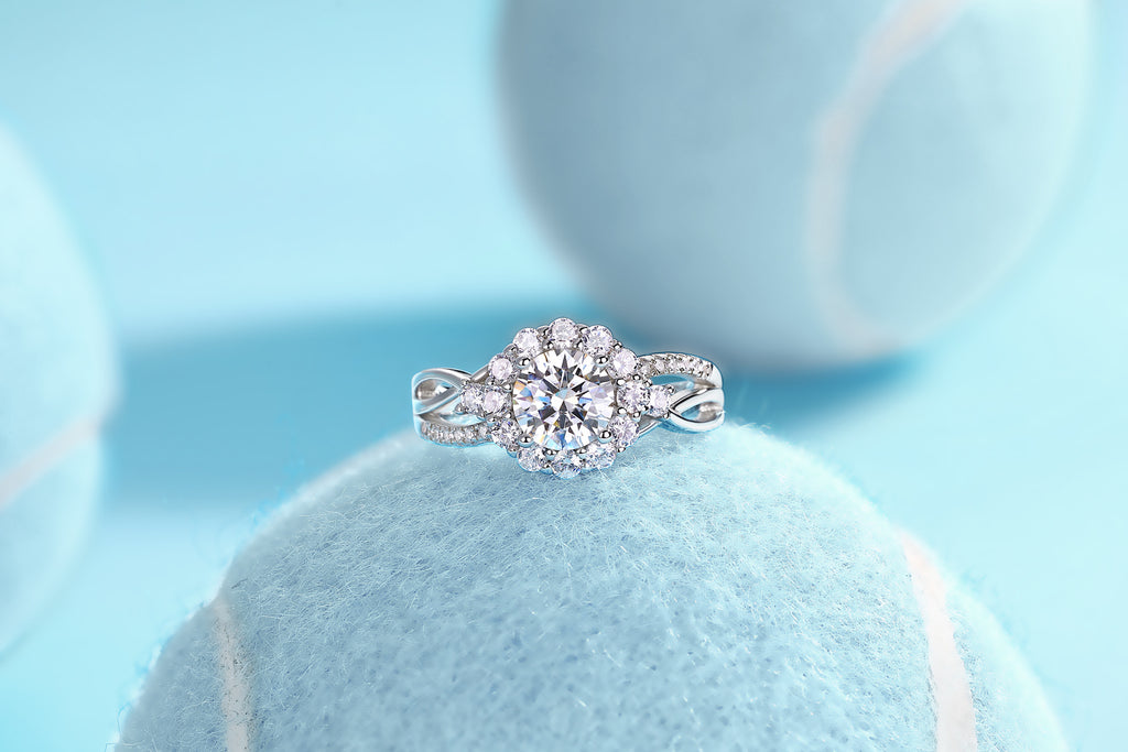 Snow Lotus - A Fashionable And Luxurious Jewelry Piece Set With 2-carat Moissanite S925 Sterling Silver And Platinum-plated Diamond